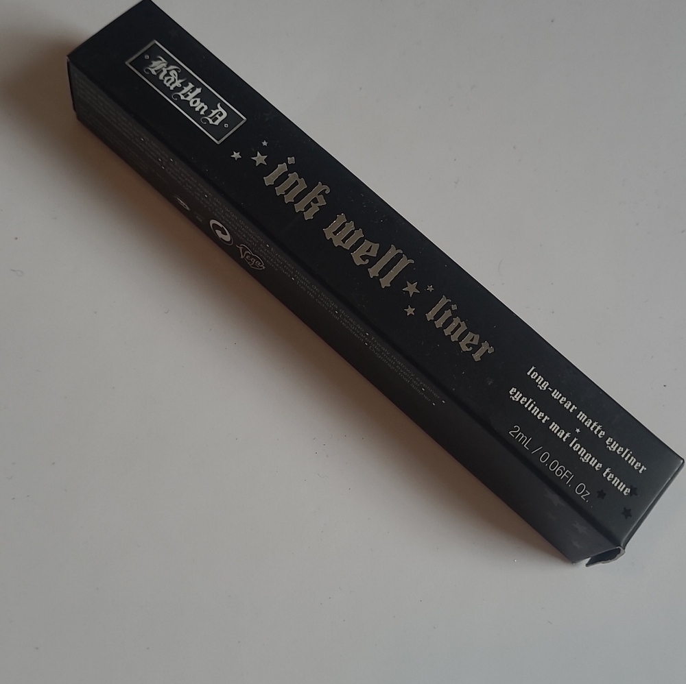 Long wear Matte eye liner